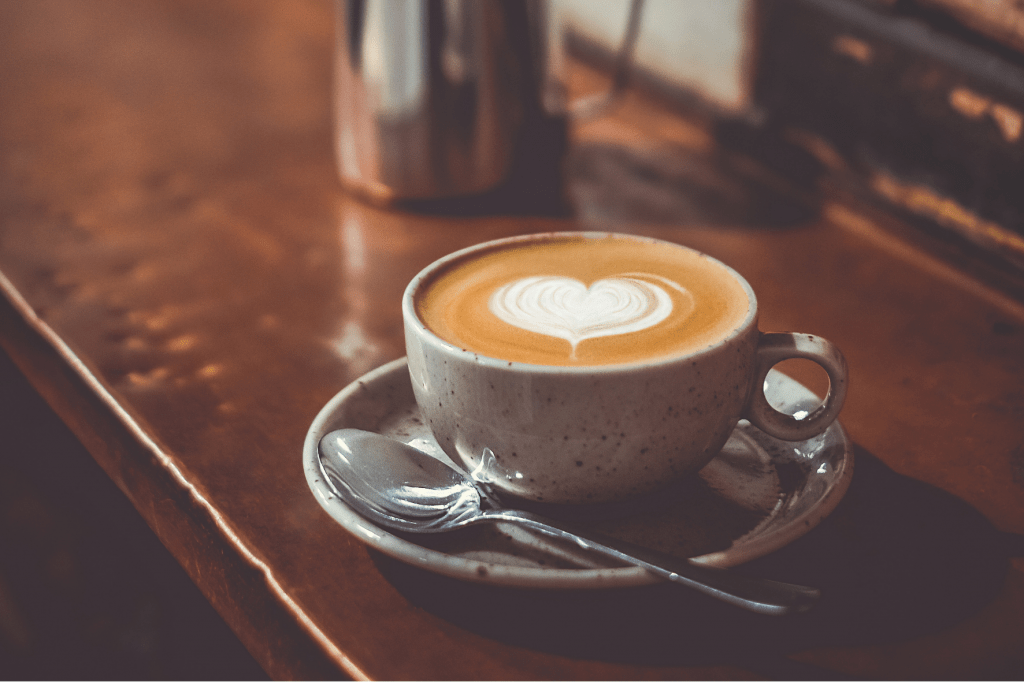 cappuccino s latte art srdcem