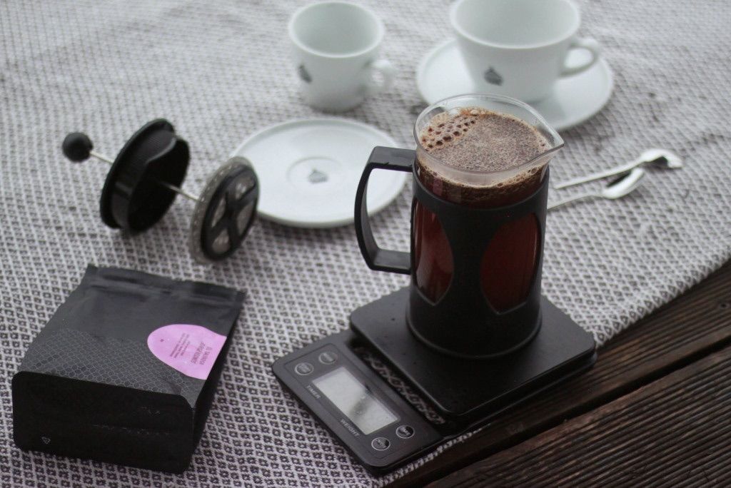 Filtrovana-kava-v-French-Press french press a šálky na kávu lázeňská káva