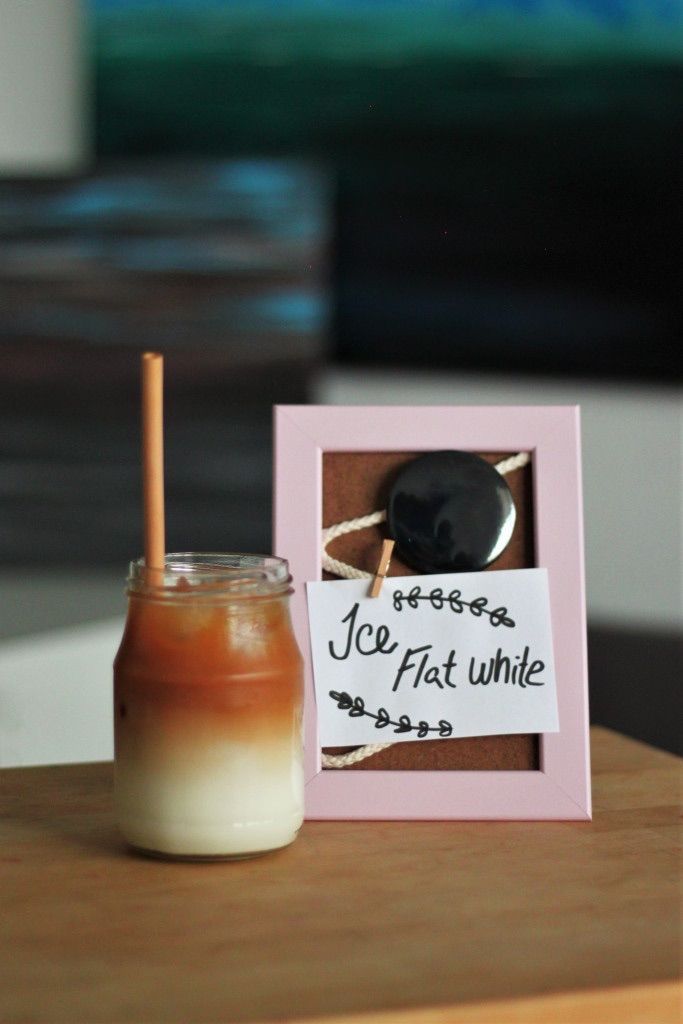 ice flat white ve sklenici