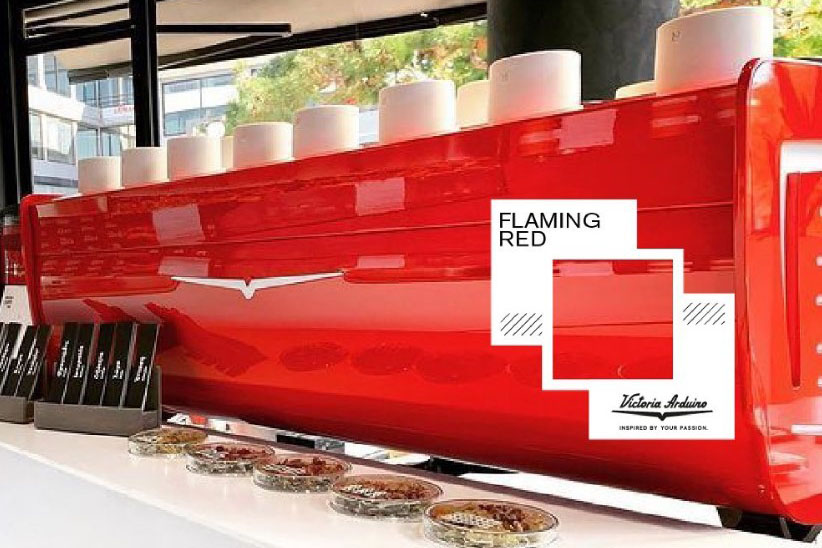 Profesionální kávovar Victoria Arduino Black Eagle v designu Flaming Red