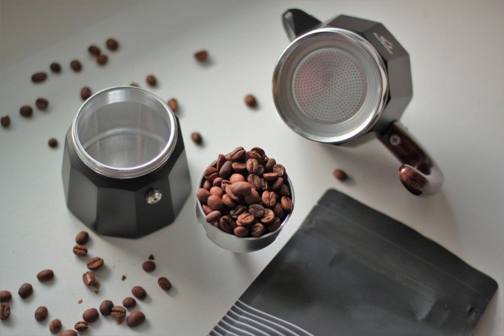 moka konvička před sestavením se záběrem na těsnění