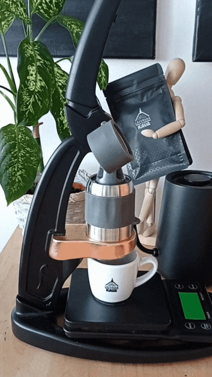 Příprava kávy v kávovaru Flair Espresso