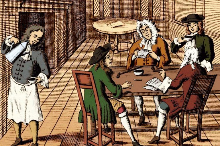 Kávová zrna a historické dokumenty na stole ilustrující vývoj kávové kultury.