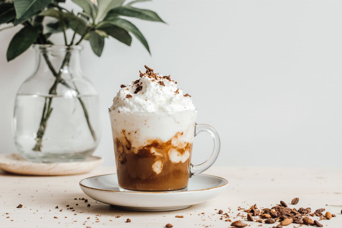 5. Veganský obláček s kokosovou pěnou (Vegan Coconut Cloud Cappuccino) z latte art factory